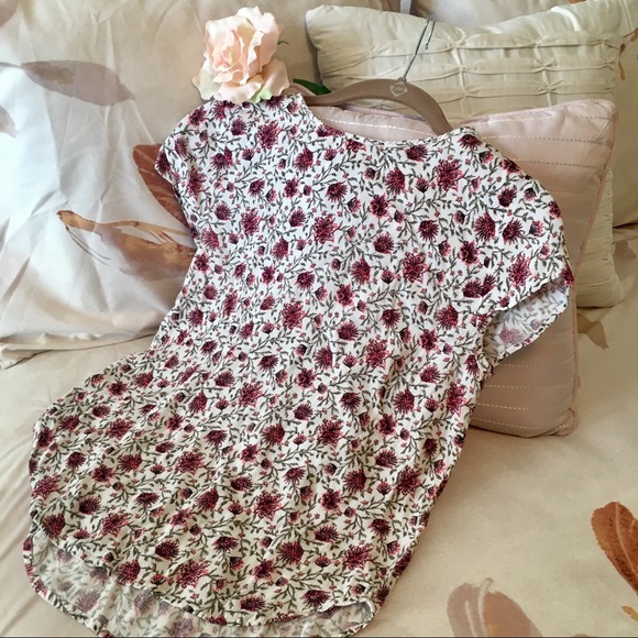 H&M Tops - 🕊🍃{H&M}: Floral Blouse🌺🌸🍃